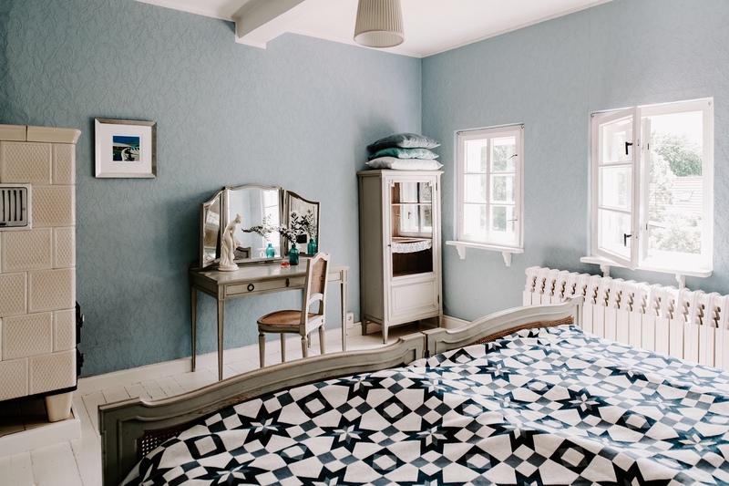 'Blaues Schlafzimmer' mit Kachelofen